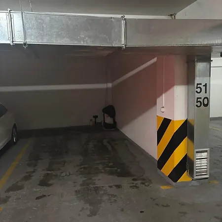 Daire Maximilian - Balcony & Free Parking *